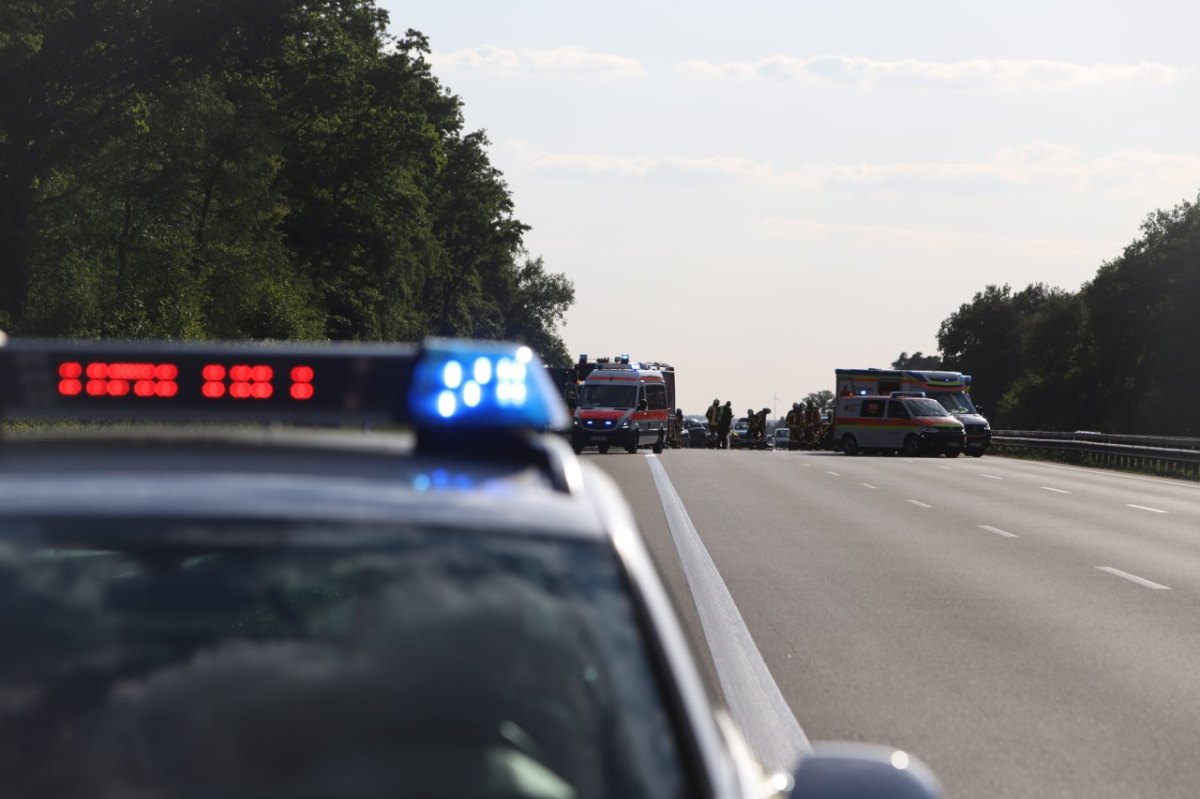 Hamburg Unfall A1 Bremen Hamburg Brautpaar.jpeg