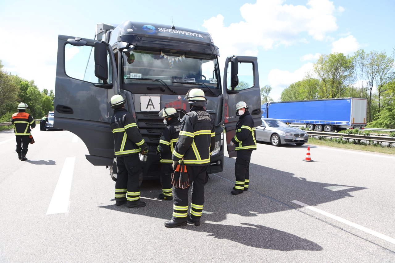 Hamburg: Dramatischer Lkw-Unfall Auf Der A7! - Moin.de