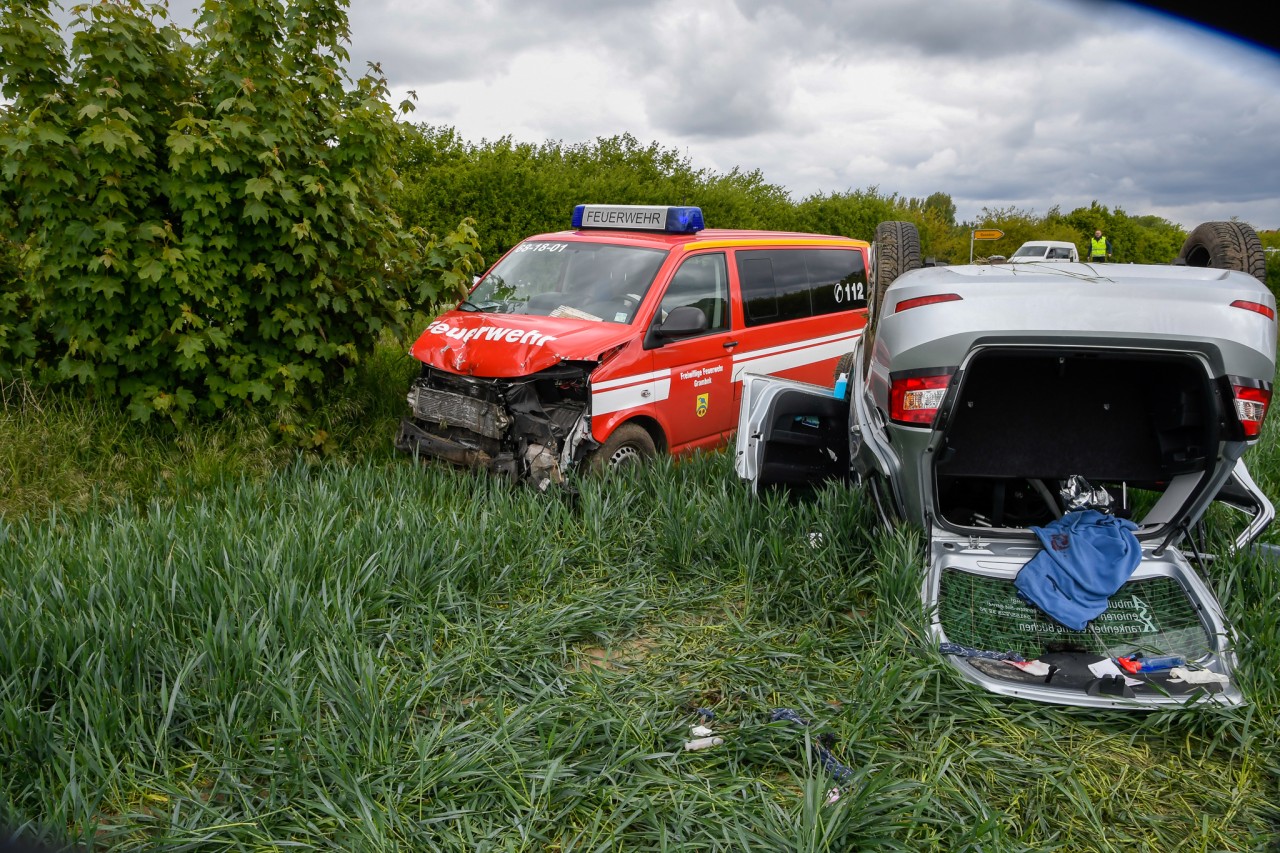 Die Feuerwehr eilte herbei, um den Brand an der Elbe zu löschen und verursachte dabei einen tödlichen Autounfall.