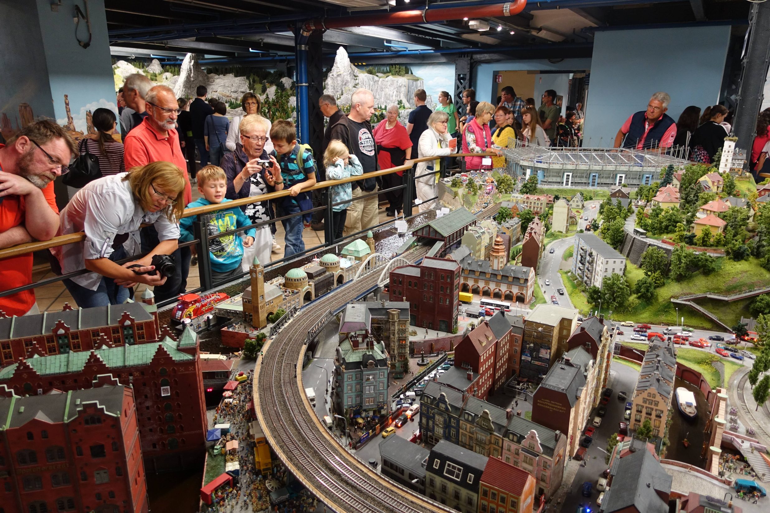 Miniatur Wunderland In Hamburg Besucher K Nnen Es Kaum Glauben Moin De   Imago0079257535h E1677689143840 