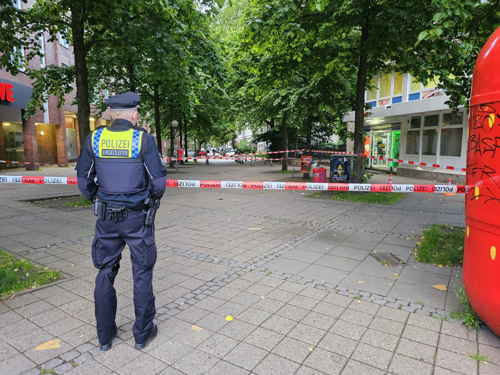 Hamburg: Streit Eskaliert Am Abend! Mann Sticht Opfer Mit Flasche ...