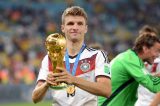 Jetzt ist es offiziell! Thomas Müller beendet nach über einem Jahrzehnt seine DFB-Karriere. Die deutschen Fans fordern nun vor allem eine Sache.
