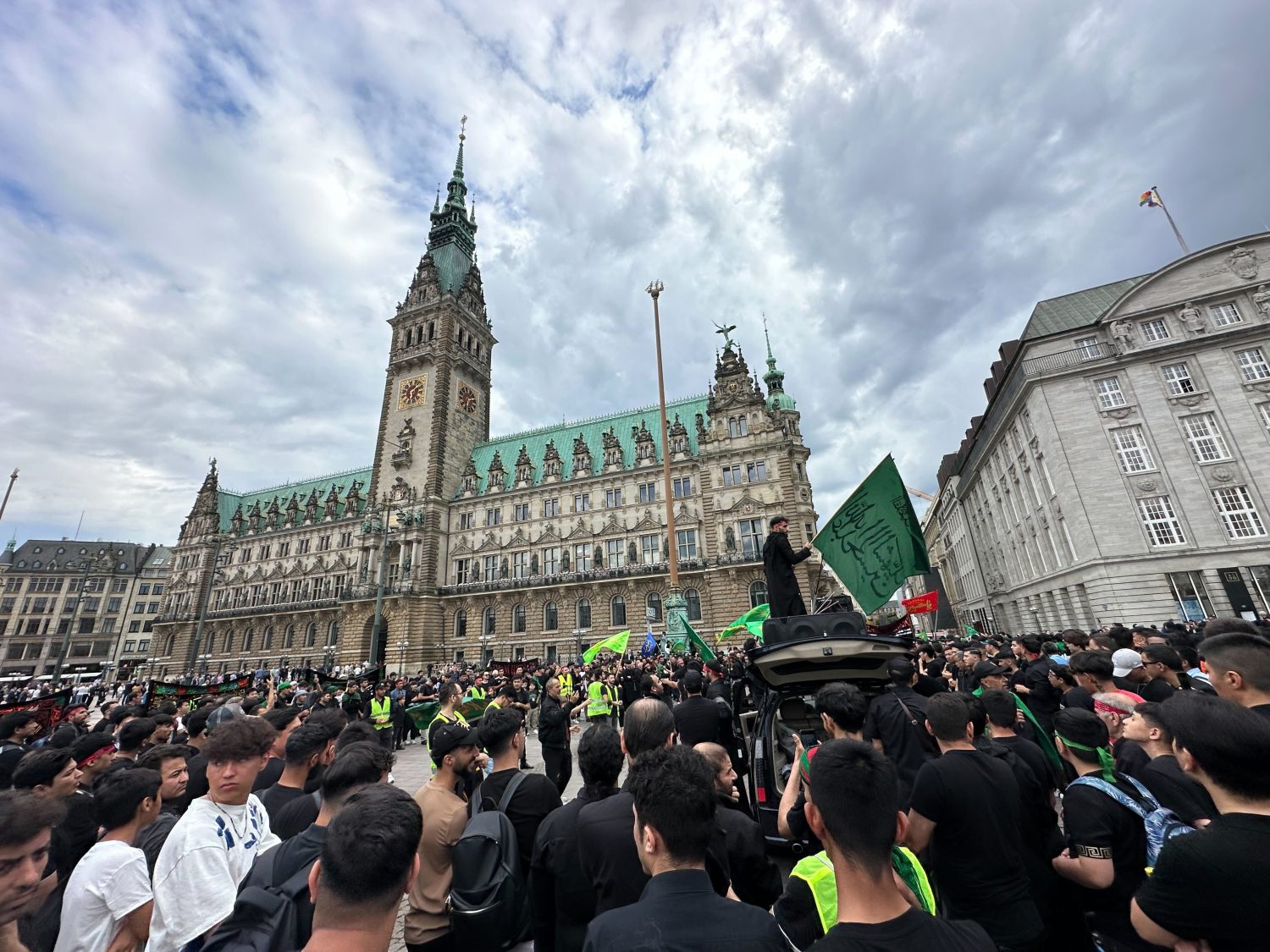 Hamburg-Islam-Marsch-versetzt-Passanten-in-Angst-Ich-kann-es-kaum-fassen-