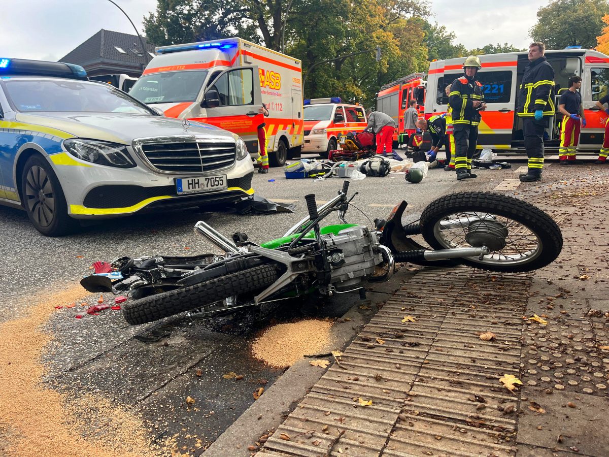 Hamburg: Horror-Crash! Motorradfahrer (36) Kollidiert Mit LKW – Tot ...