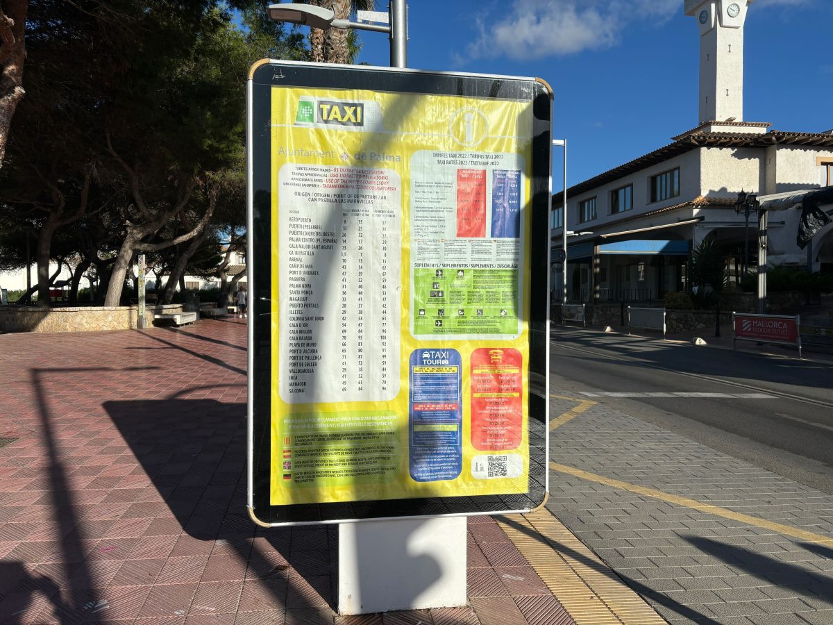 Am Park - Les Meravelles nahe dem Bierkönig a der Playa von Palma befindet sich ein Taxistand.