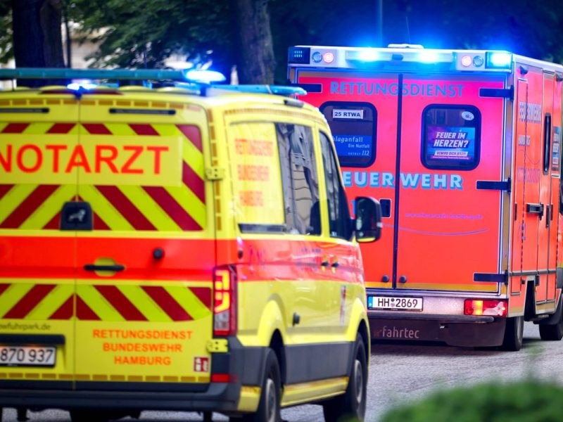 Hamburg: Verkehrsunfall zwischen Lkw und Kleintransporter – eine Person schwer verletzt