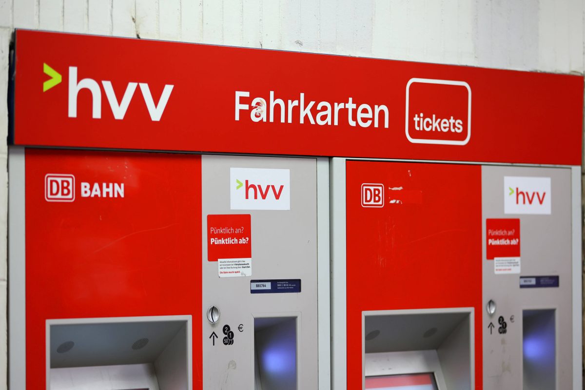 Ein "HVV"-Fahrkartenautomat.