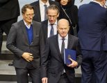 Scholz wirft der Union bei Maischberger Prinzipienlosigkeit vor.