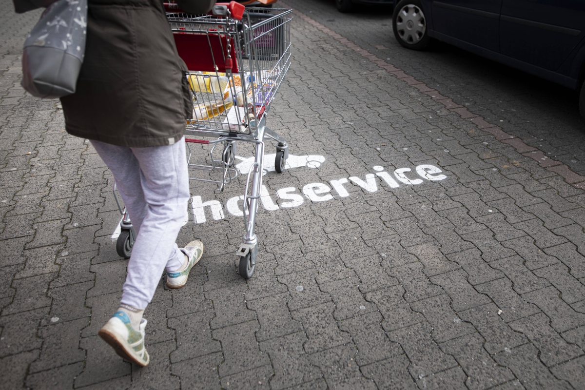 Eine Rewe-Kundin erlebt eine unschÃ¶ne Erfahrung. (Symbolfoto)