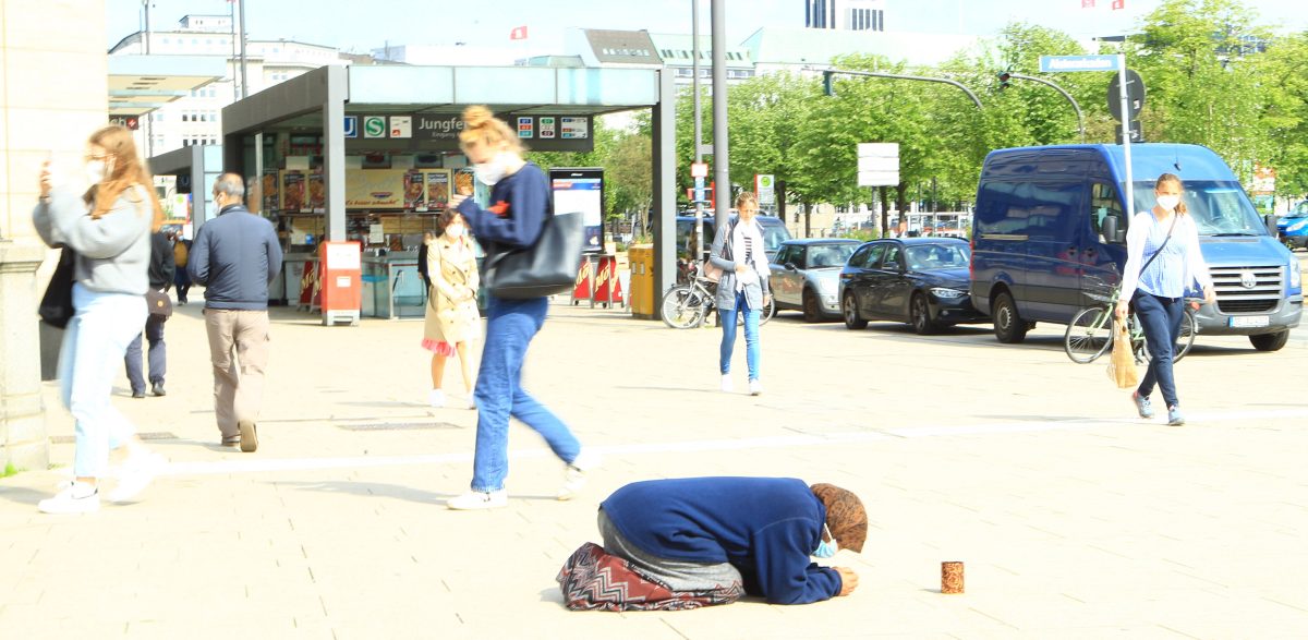 N-he-Hamburg-Aggressive-Bettler-bel-stigen-Anwohner-Jetzt-schreitet-die-Polizei-ein