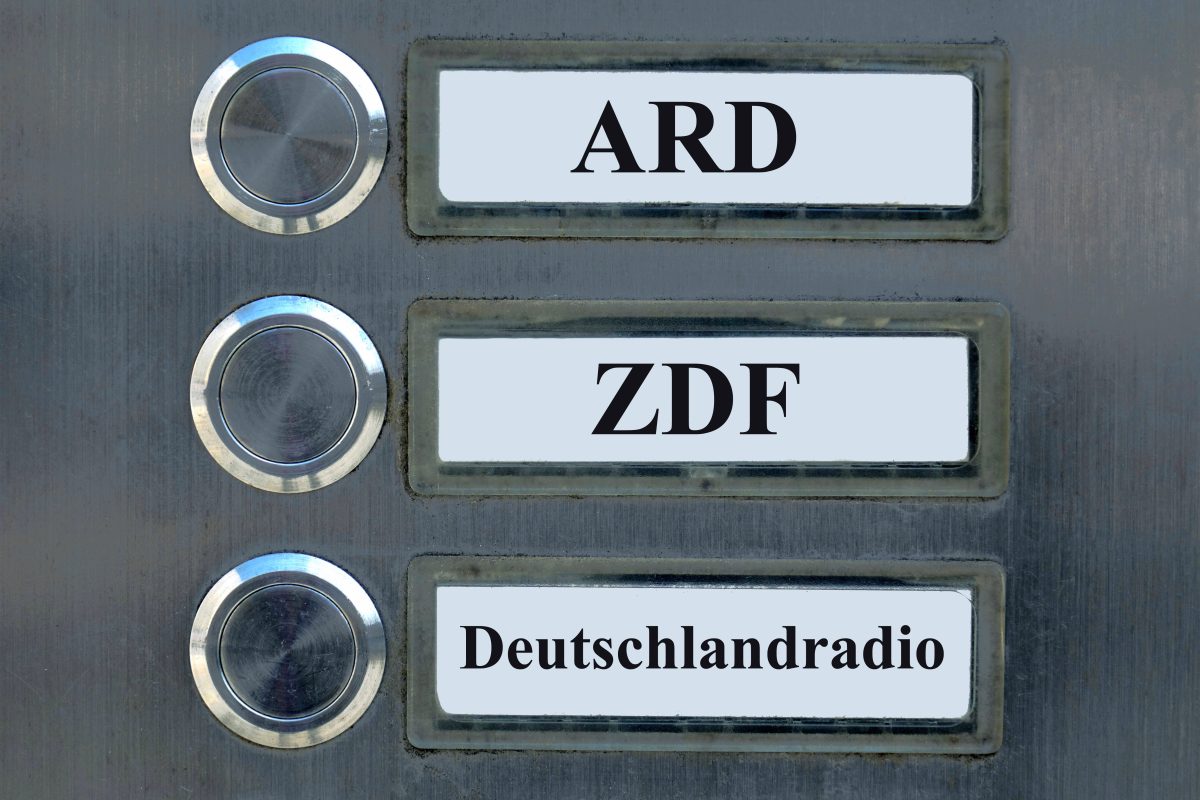 Ã–ffentlich-Rechtliche unter Beschuss: Sind ARD & ZDF wirklich neutral? Vor der Bundestagswahl 2025 wird ihnen oft Parteilichkeit vorgeworfen â€“ doch ist das gerechtfertigt? MrWissen2go nimmt die Medienlandschaft unter die Lupe!