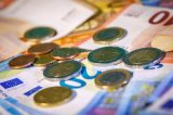 Immer mehr Menschen setzen auf Kartenzahlung anstatt auf Bargeld.